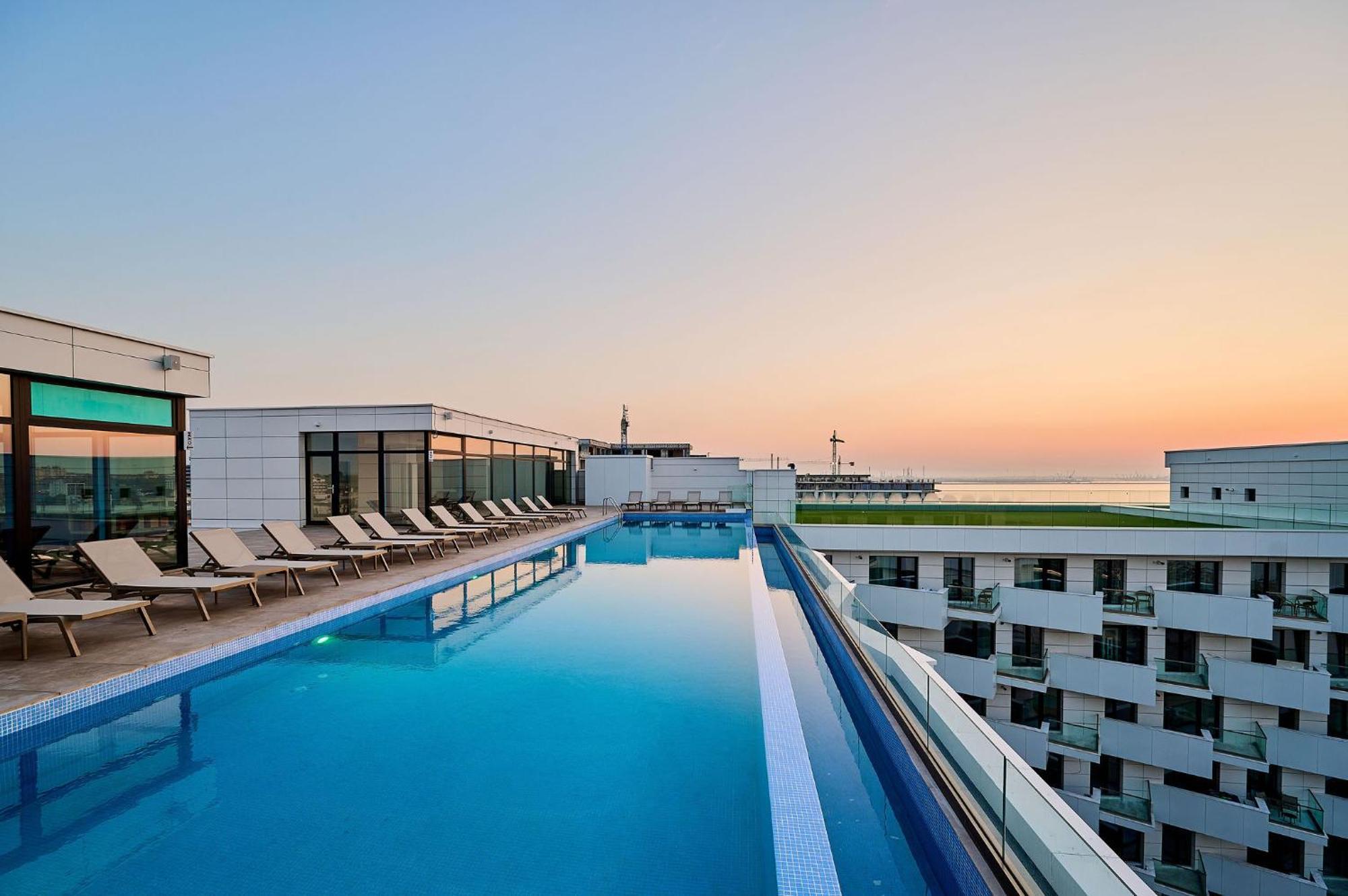 Mira Studio In Infinity Beach Resort - Parking Mamaia Bagian luar foto